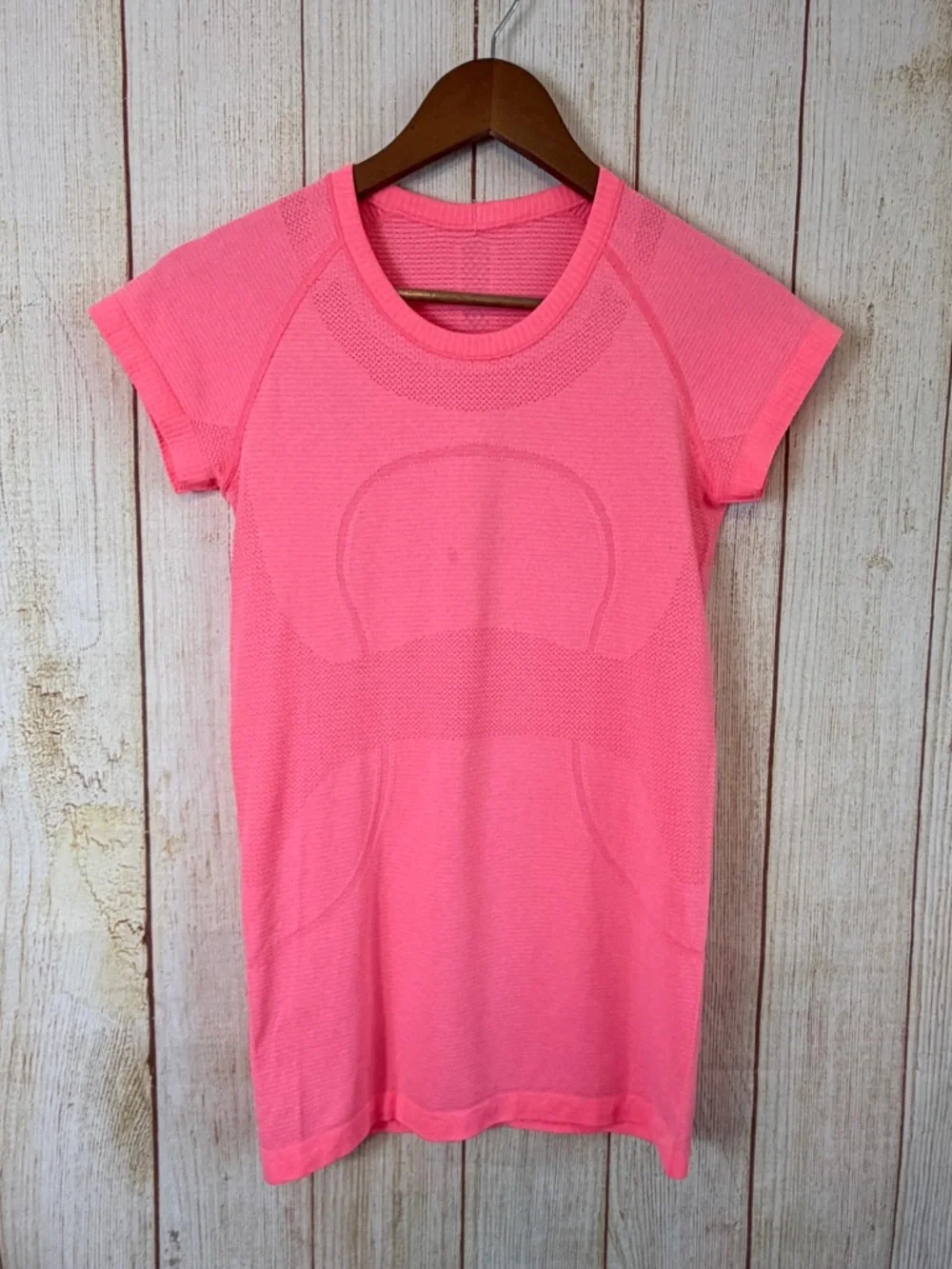 Lululemon Swiftly Tech Short Sleeve Crew size 6